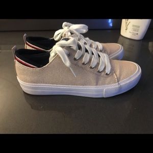 Tommy Hilfiger sneakers 61/2